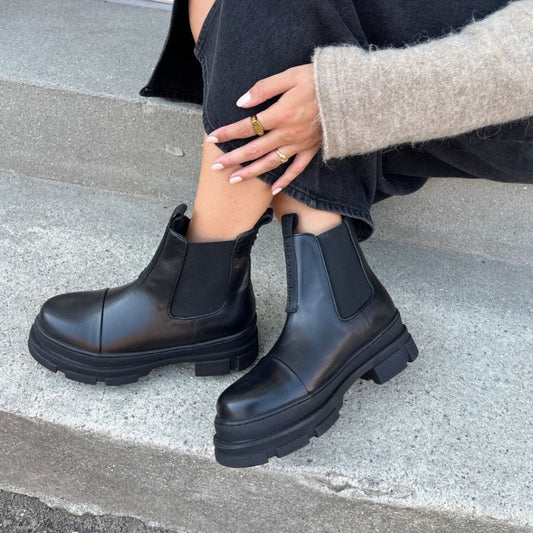 COPENHAGEN SHOES YOU AND ME LOW Støvler 565 Black (with black sole)