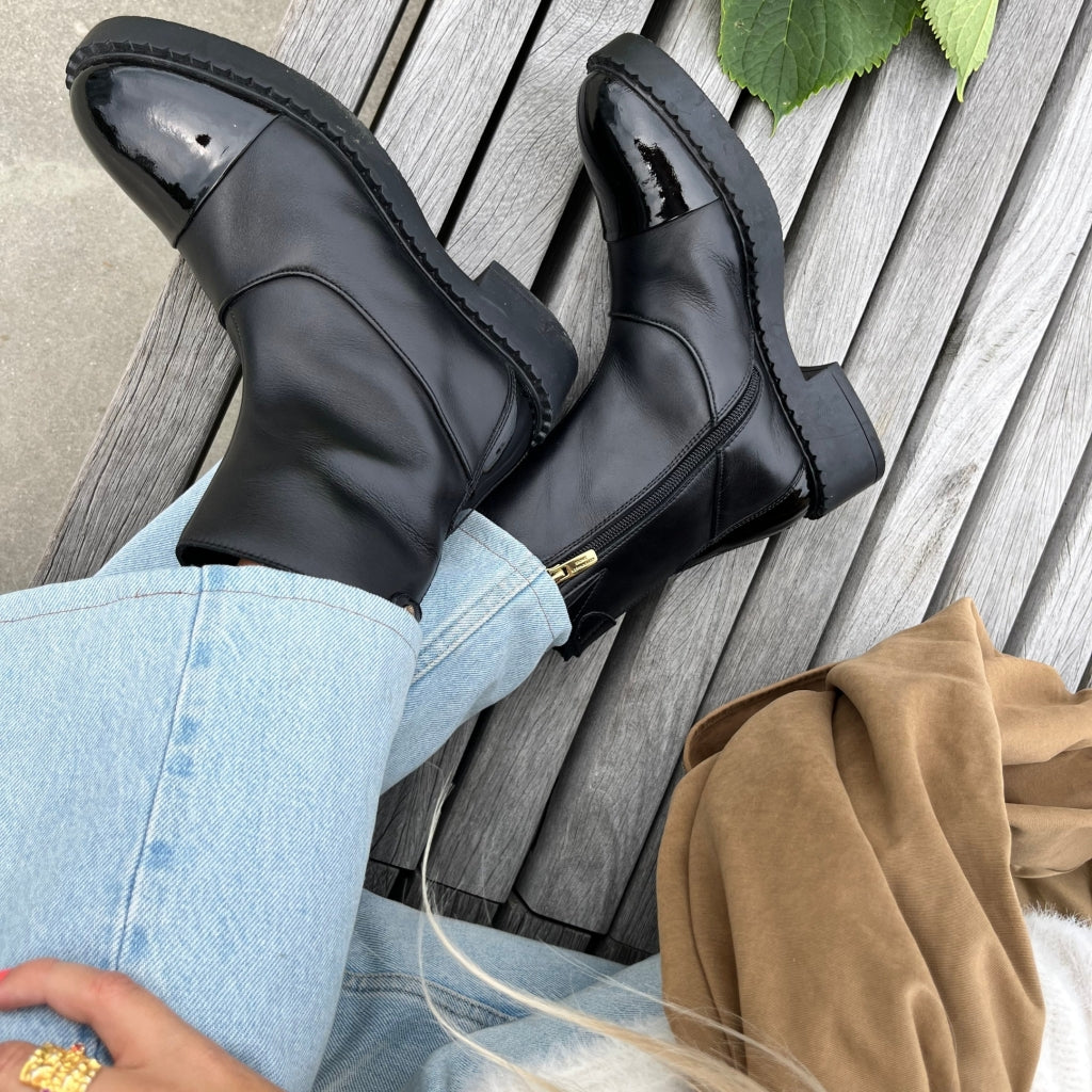 COPENHAGEN SHOES AMIE BOOTS PATENT Støvler 0011 BLACK PATENT