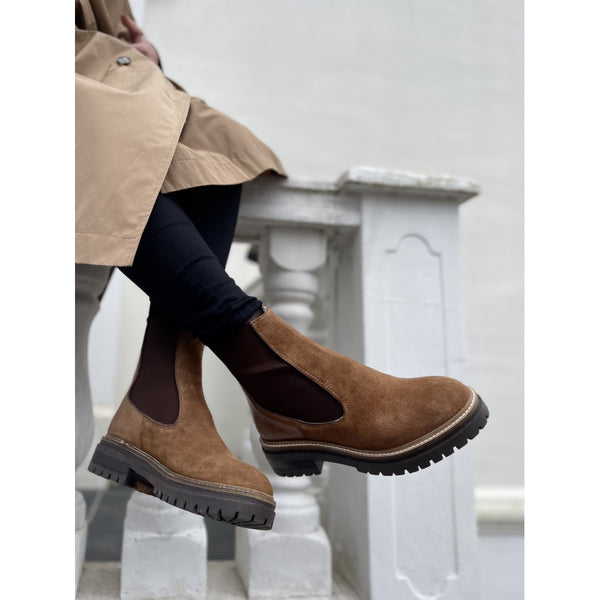 Copenhagen Shoes by Josefine Valentin FALL 21 Suede Copenhagenshoes by Josefine Valentin Boot 112 Cognac