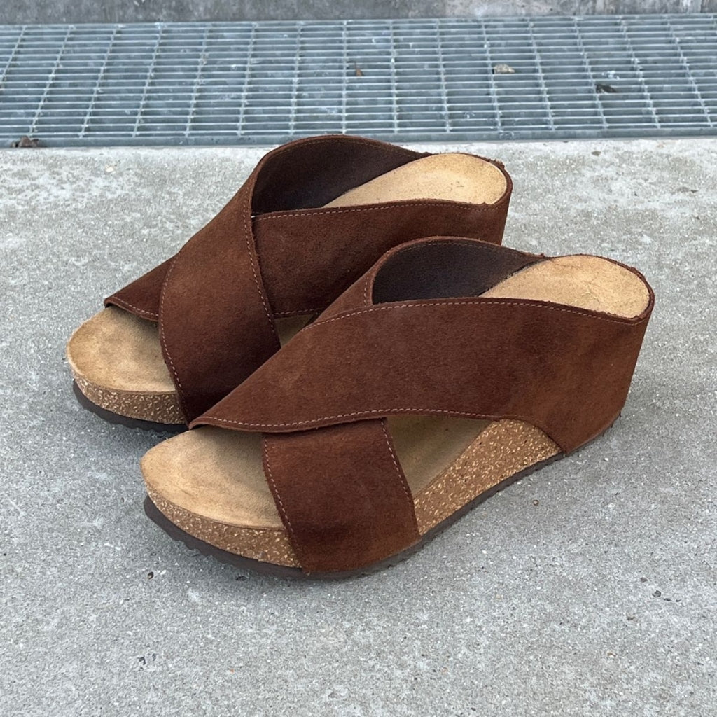 COPENHAGEN SHOES FRANCES 23 Suede Sandaler med kilehæl 00066 DARK BROWN (MARRONE 417)