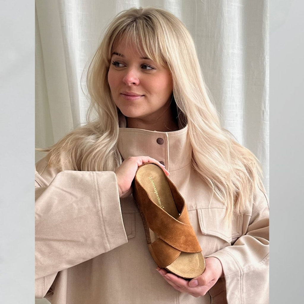 COPENHAGEN SHOES FRANCES 23 Suede Sandaler med kilehæl 00067 COGNAC (MARRONE 394)
