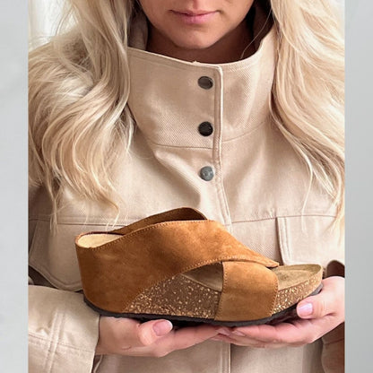 COPENHAGEN SHOES FRANCES 23 Suede Sandaler med kilehæl 00067 COGNAC (MARRONE 394)