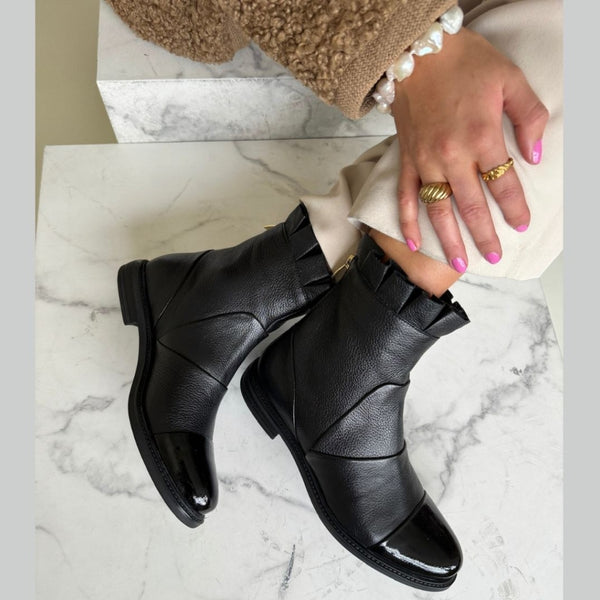 Rustik ledsage Shah Støvler til damer | Shop stilfulde og chunky støvler her →