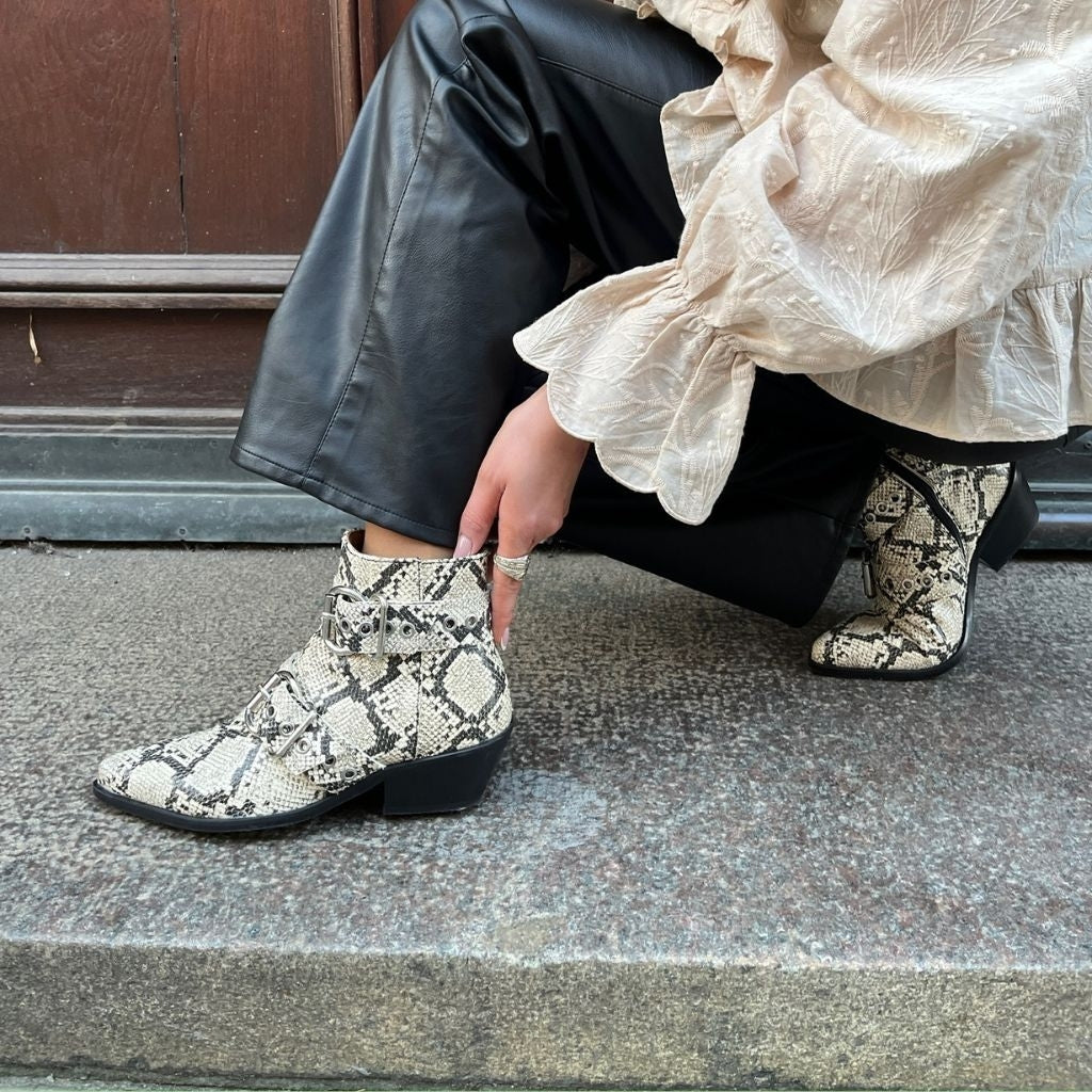 COPENHAGEN SHOES MOVE FOR MORE SN Støvler 0094 BLACK/OFF WHITE
