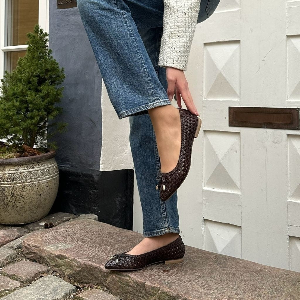 COPENHAGEN SHOES Ballerina - New Romance Suede Ballerina i Dark Brown main image 1