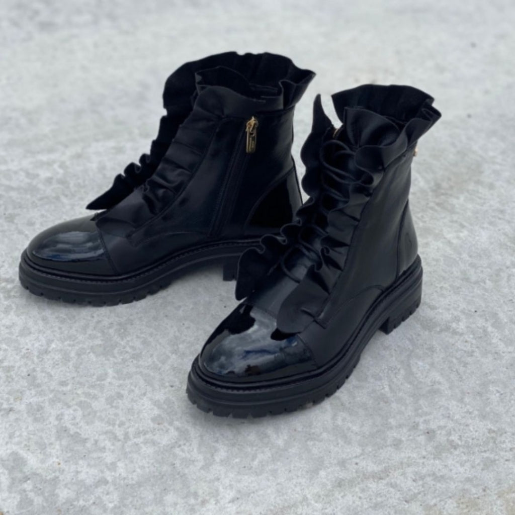 COPENHAGEN SHOES PRETTY 22 Copenhagenshoes by Josefine Valentin Støvler 038 Black patent