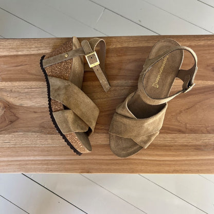 COPENHAGEN SHOES SUMMER VIBES Sandaler med kilehæl 0002 BEIGE