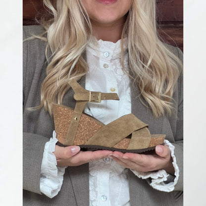 COPENHAGEN SHOES SUMMER VIBES Sandaler med kilehæl 0002 BEIGE